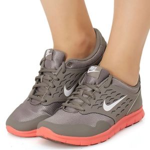 Nike Women's WMNS Orive Sneaker